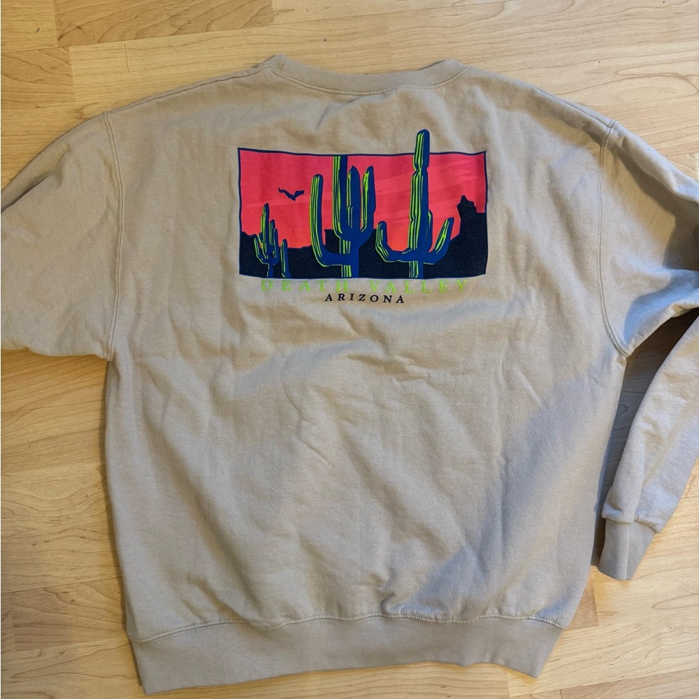 Women’s Graphic Crew Neck Sweatshirt